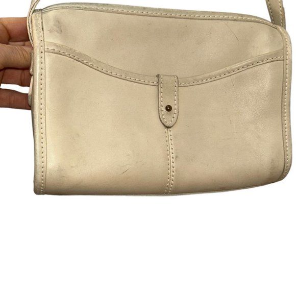 Liz Claiborne Vintage bone khaki Saddle Leather Messenger bag 9x6.5x2 QU… - Picture 2 of 8